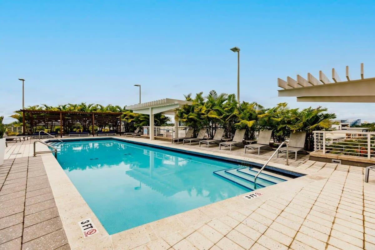 Palm Place Heart Of Miami With Parking Pool And Gym Exterior photo
